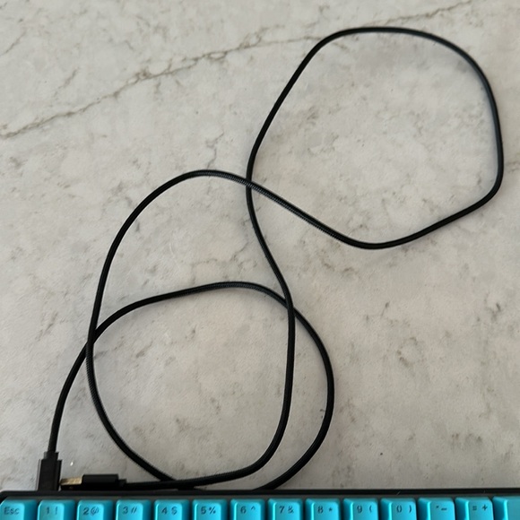 Kraken pro 60 gaming keyboard. Black and light blue keys with cable - Picture 4 of 4